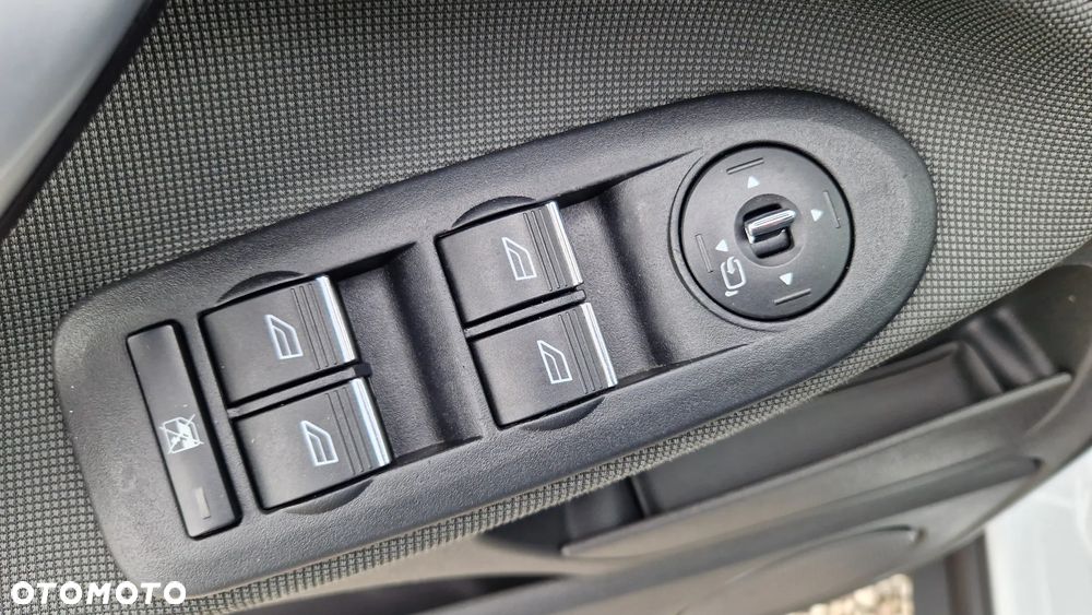 Ford Kuga 2.0 TDCi 2x4 Titanium - 17