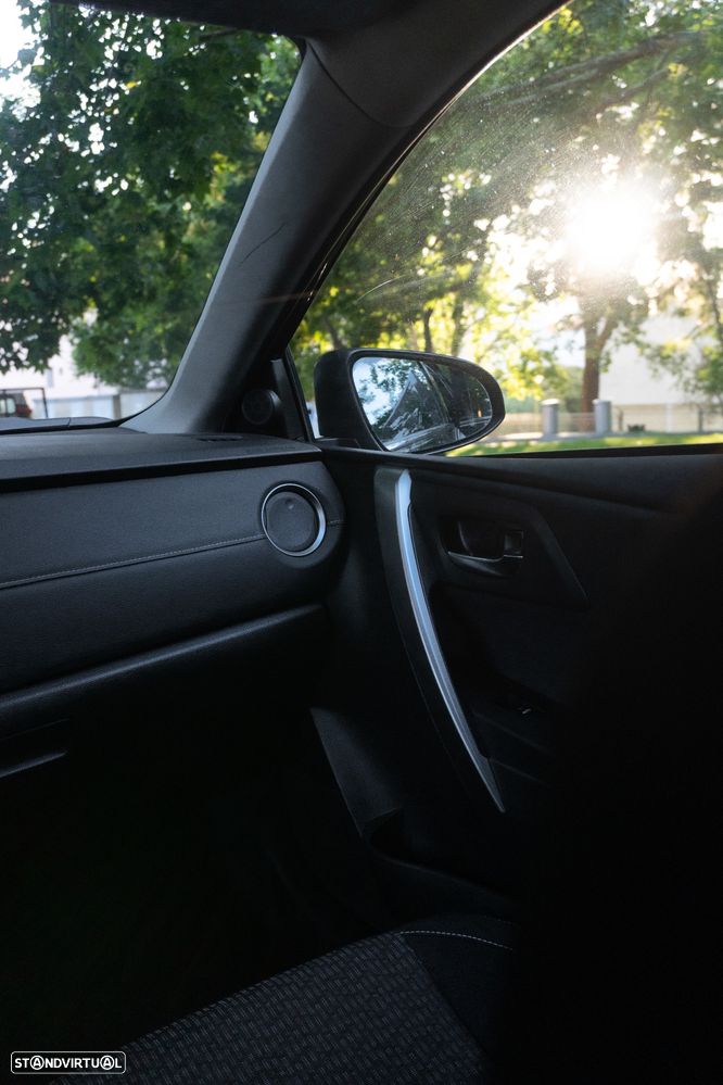 Toyota Auris 1.4 D-4D Exclusive +Skyv.+Navi - 11
