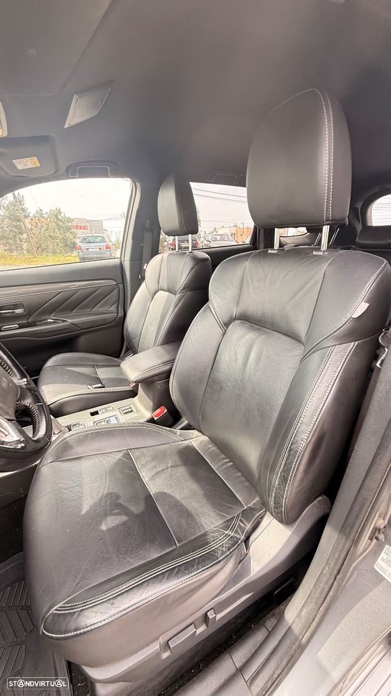 Mitsubishi Outlander - 10