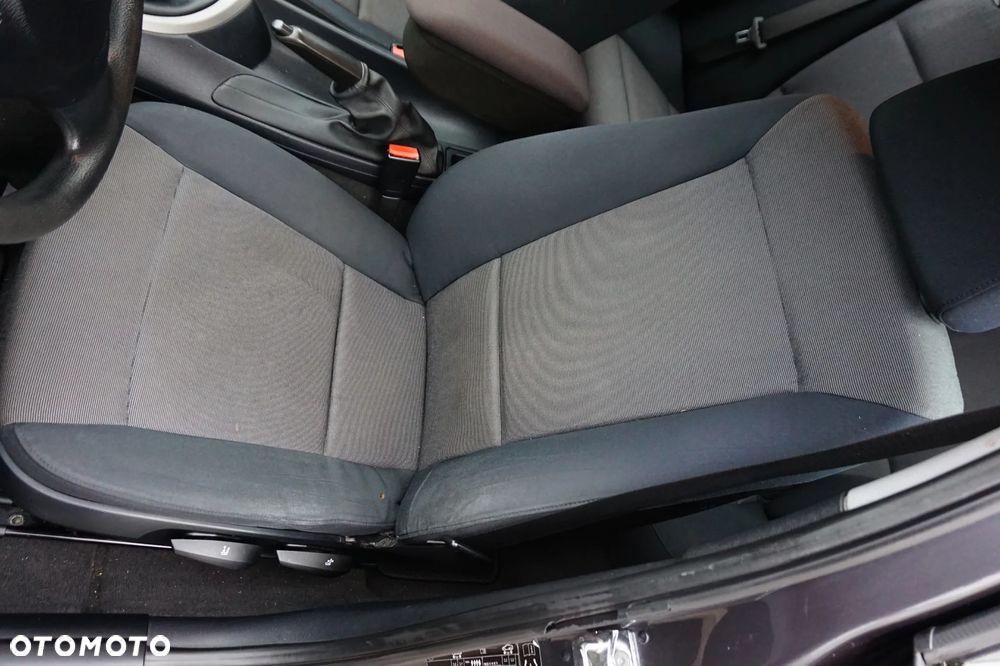 BMW Seria 1 116i - 25