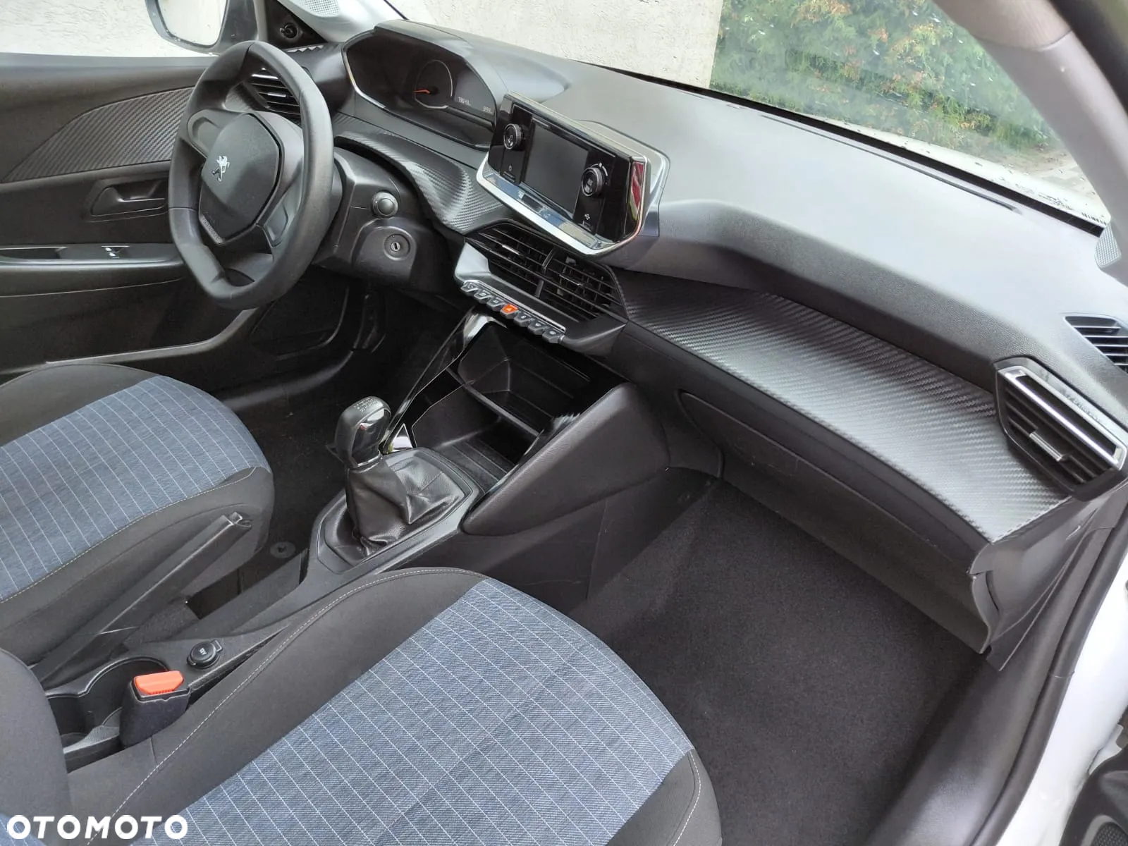 Peugeot 208 - 17