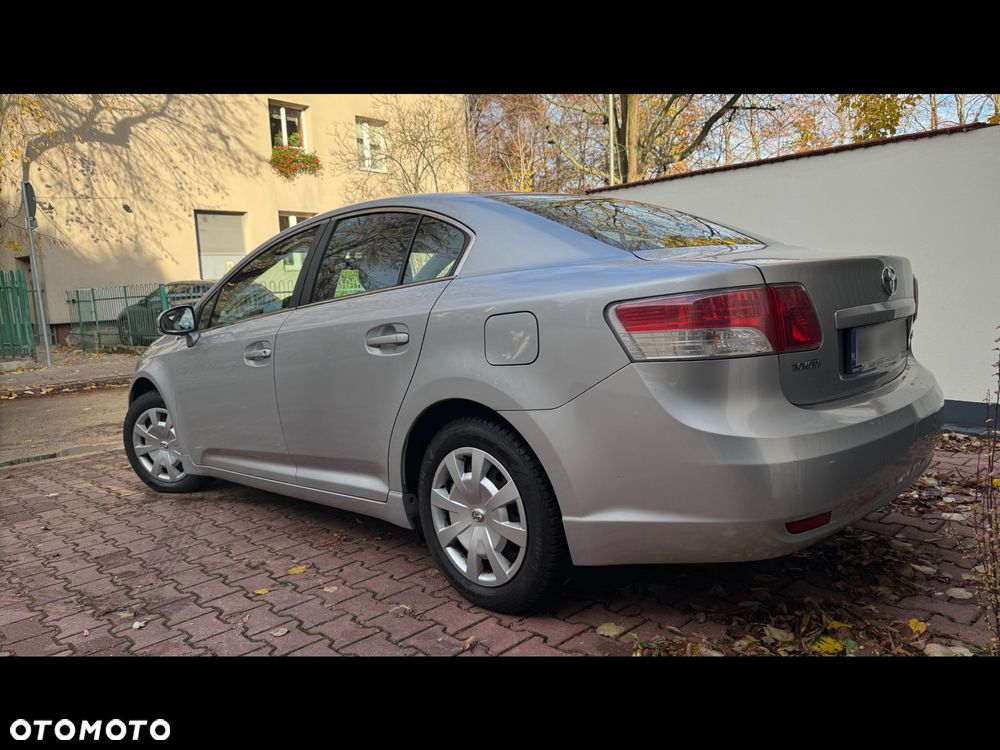 Toyota Avensis 1.8 Luna - 10