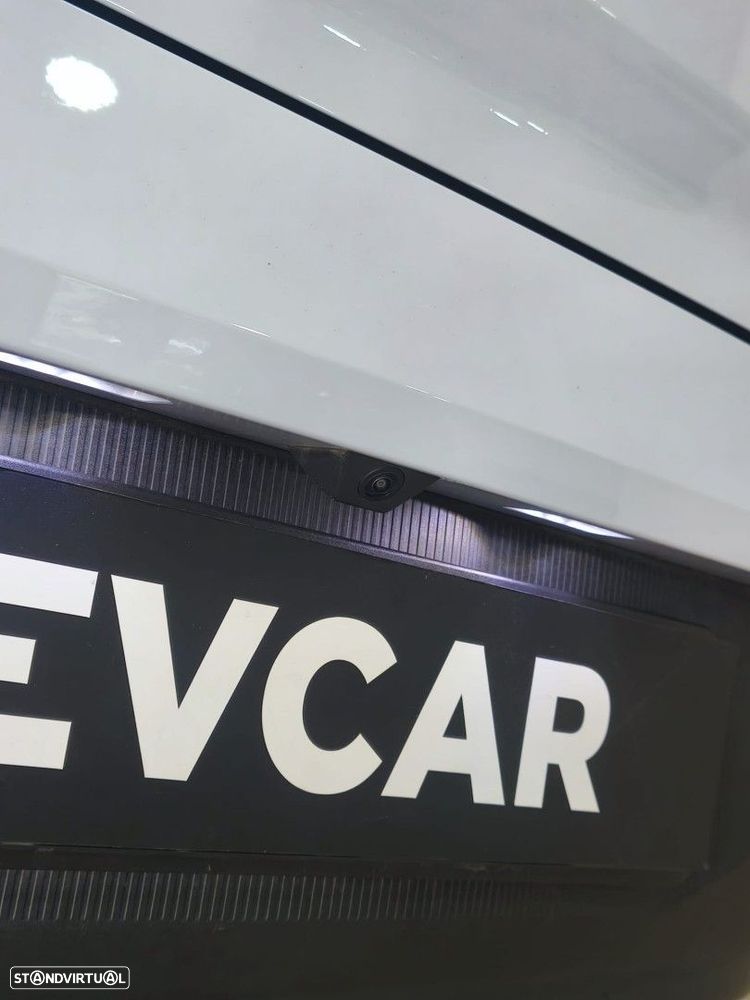 Volvo EX30 Single Motor Extended Range RWD Ultra - 22