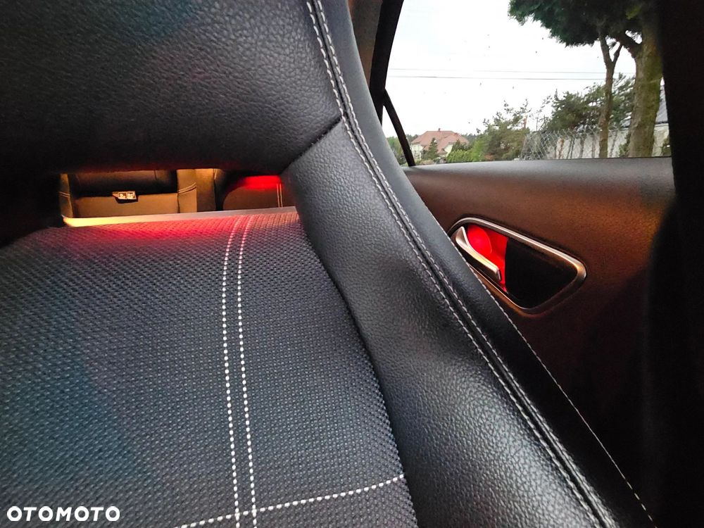 Mercedes-Benz CLA 200 7G-DCT Urban - 11