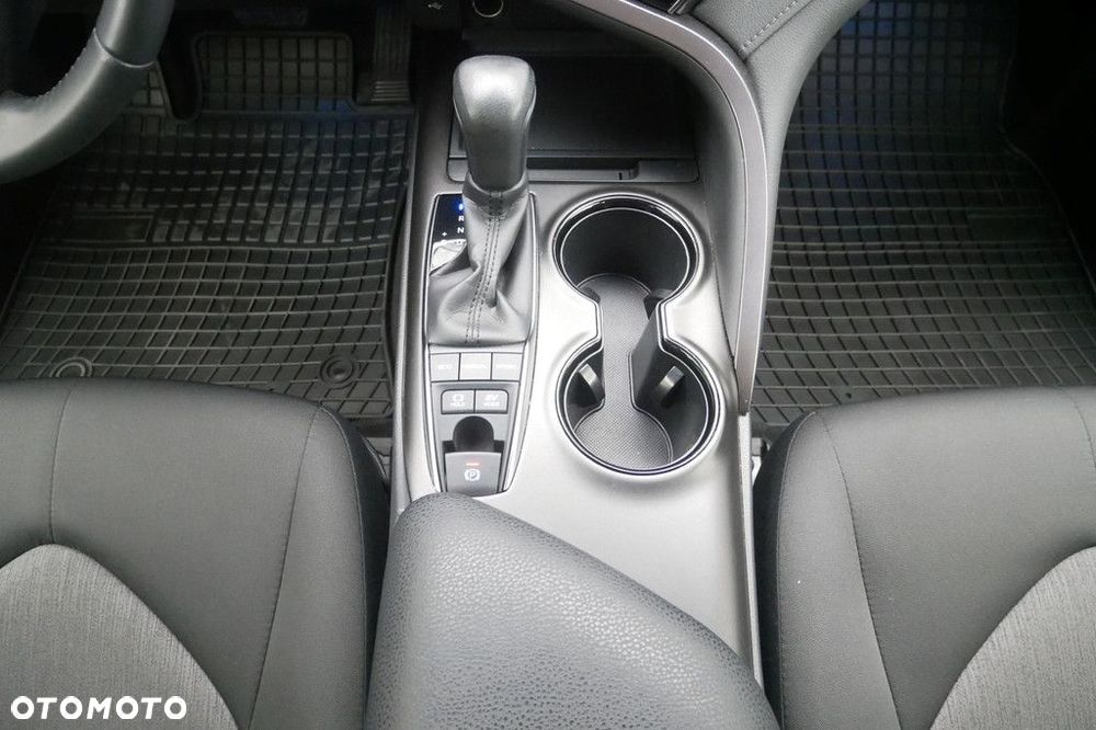 Toyota Camry 2.5 Hybrid Comfort CVT - 11