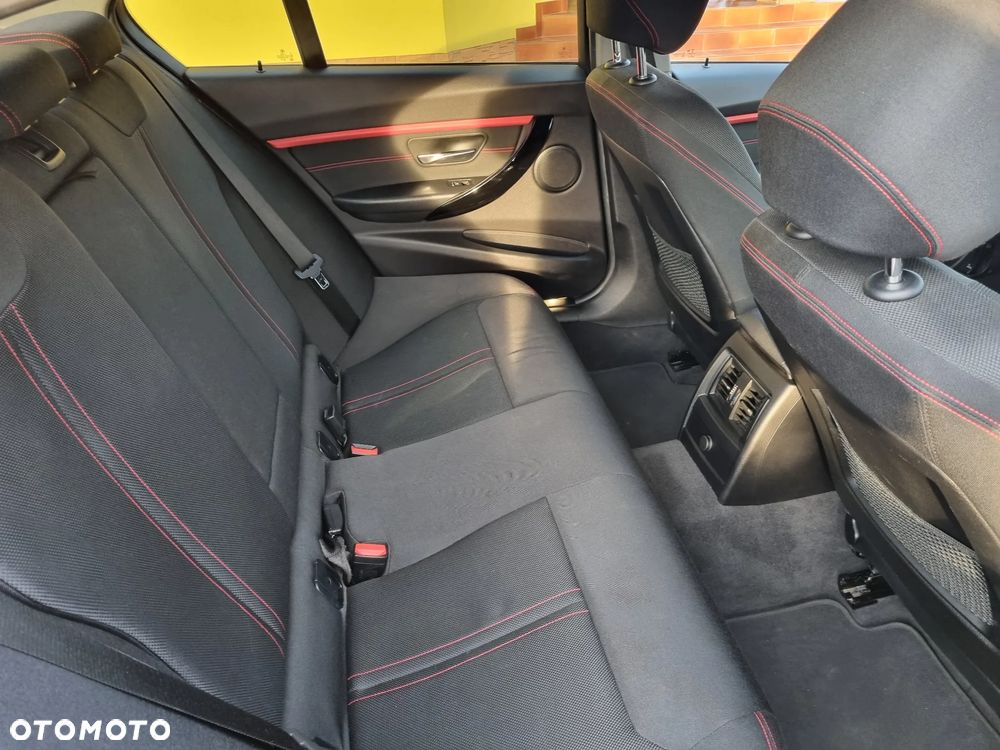 BMW Seria 3 320d xDrive Sport Line - 9
