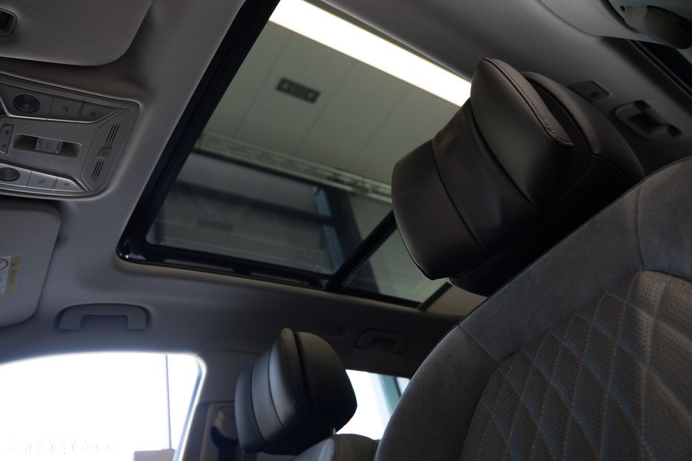 Hongqi HS5 2.0T Executive AWD - 23