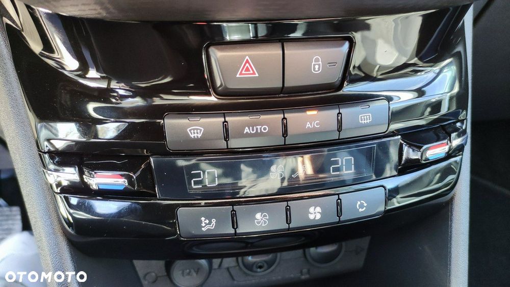 Peugeot 2008 1.6 VTi Active - 32