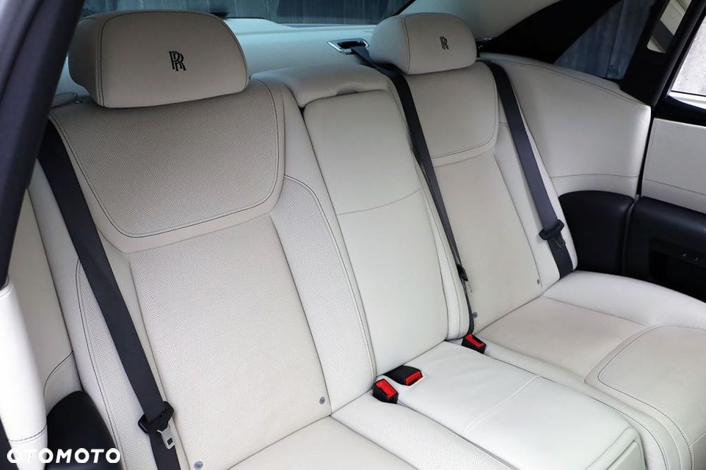 Rolls-Royce Ghost Standard - 12