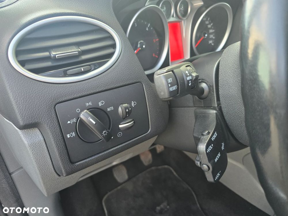 Ford Focus 2.0 TDCi DPF Titanium - 21