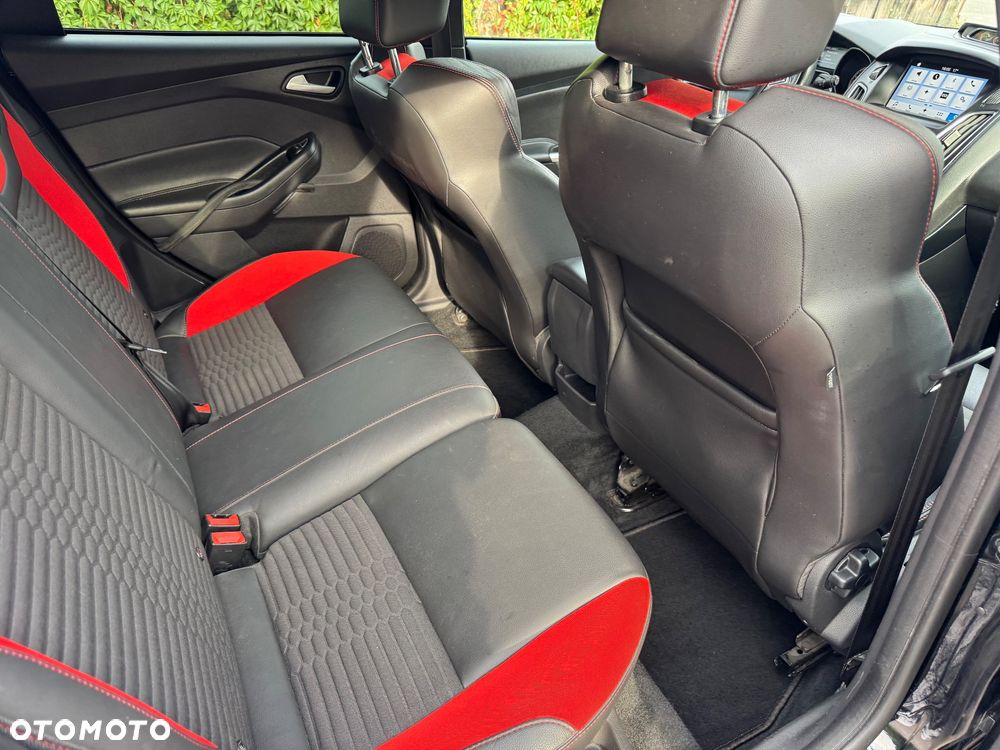 Ford Focus 2.0 EcoBoost ST mit Leder-Exclusiv-Paket - 16
