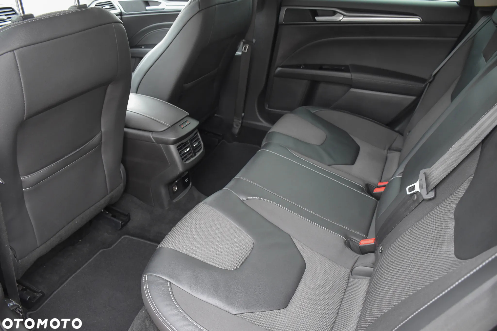 Ford Mondeo Turnier 2.0 TDCi Bi-Turbo PowerShift-Aut ST-Line - 35