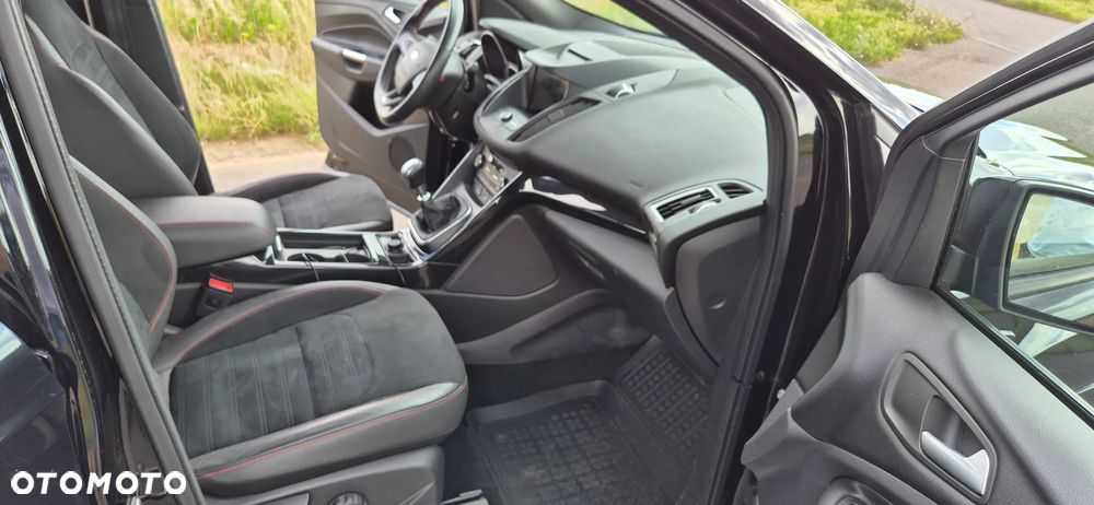Ford Kuga 2.0 TDCi 4x4 ST-Line - 14