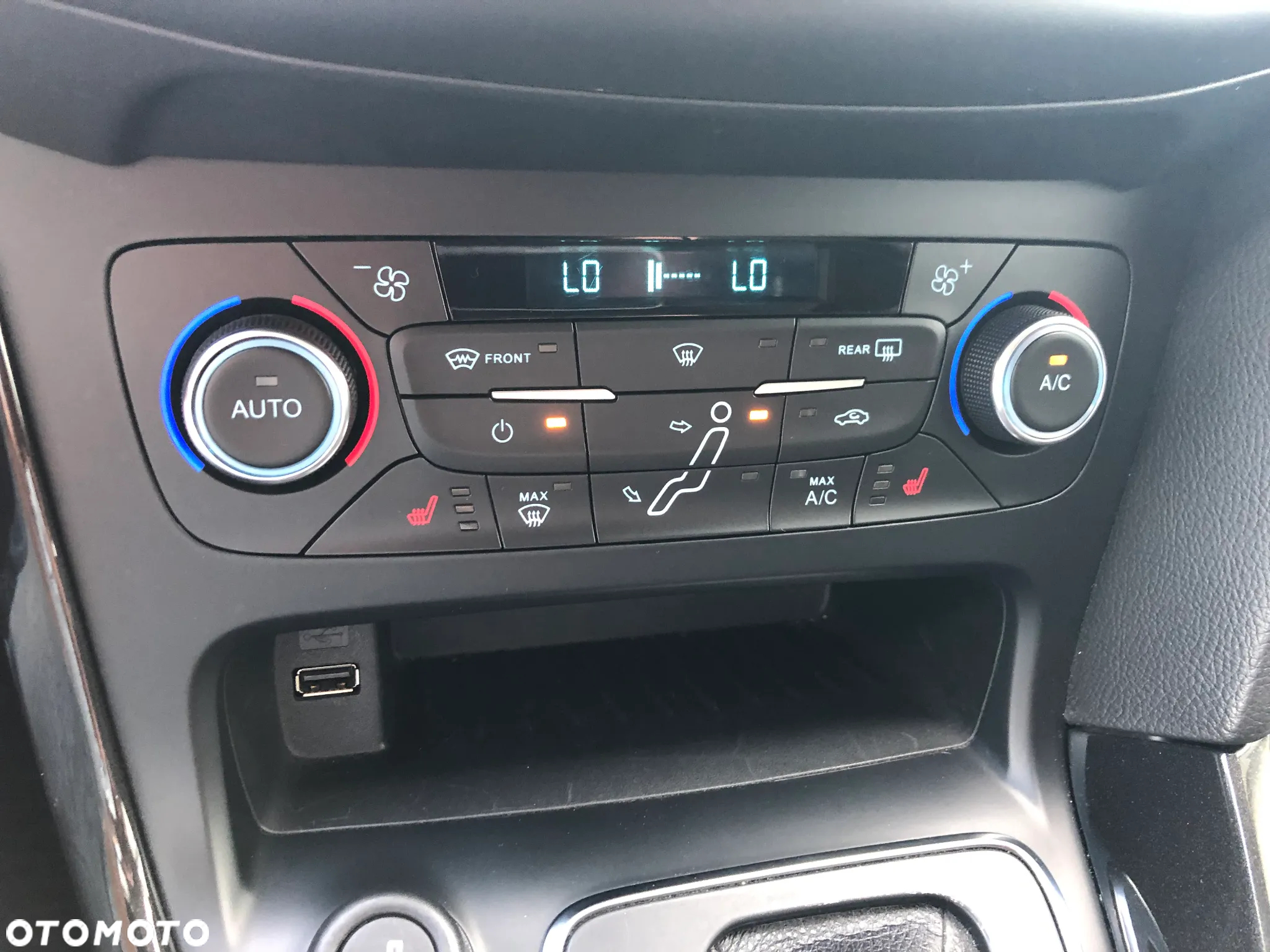Ford Focus 1.0 EcoBoost Titanium - 35