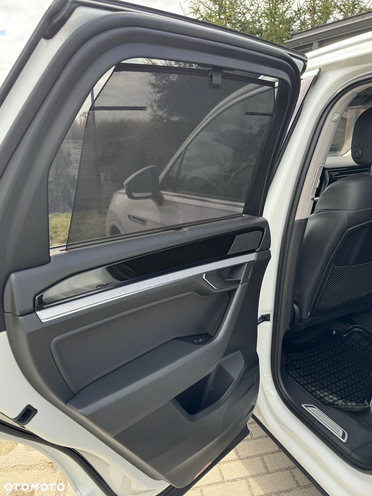 Volkswagen Touareg ver-3-0-v6-tdi-scr-4mot-r--line - 20