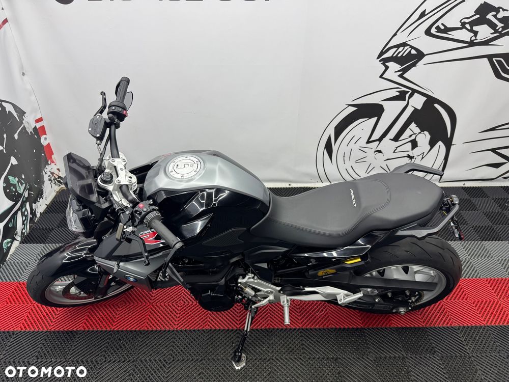 BMW R - 8