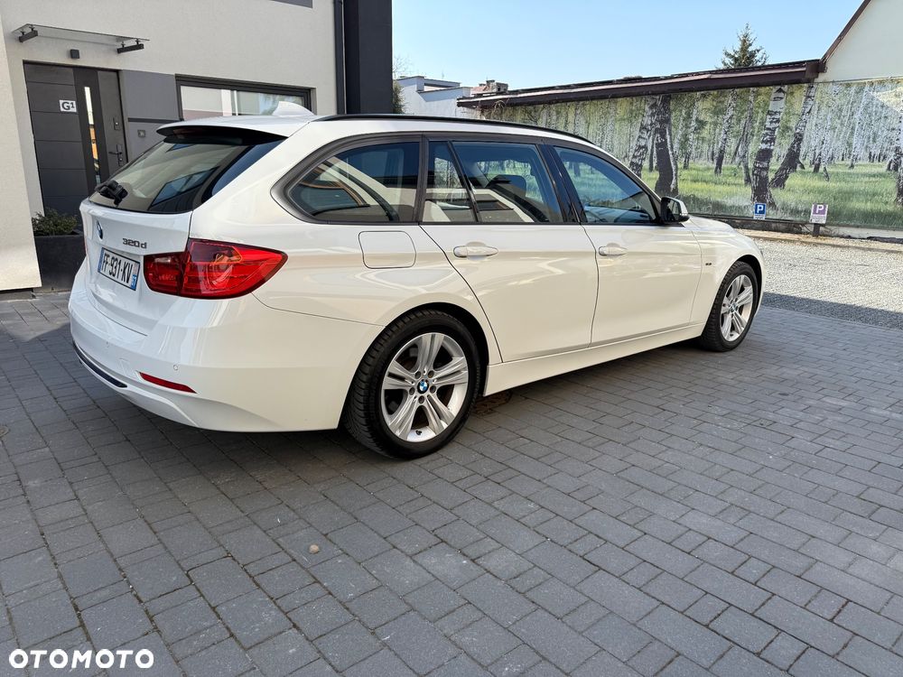 BMW Seria 3 320d Sport Line - 4