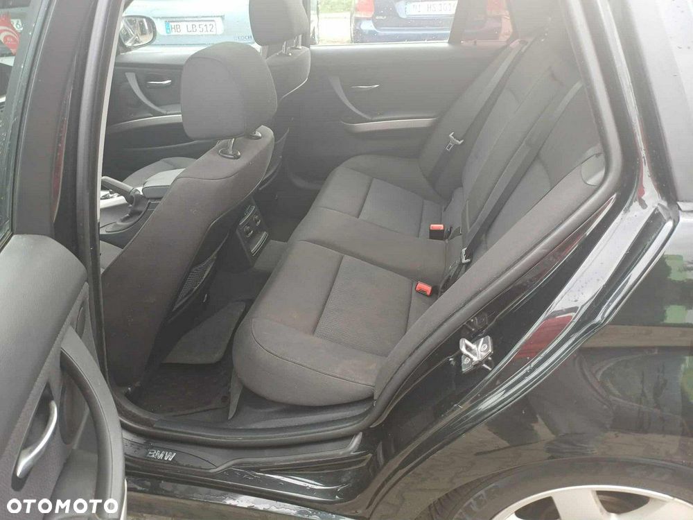 BMW Seria 3 318i Touring Edition Lifestyle - 15