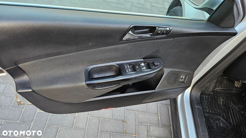 Volkswagen Passat 1.9 TDI Comfortline Family - 21