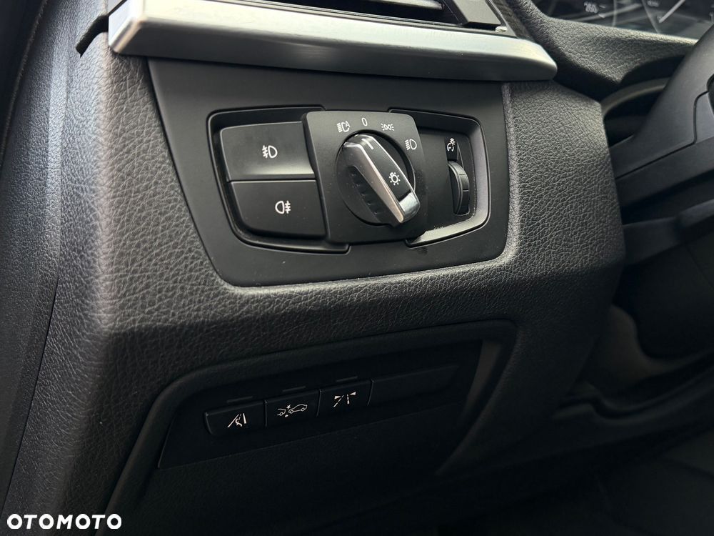 BMW Seria 3 328i Luxury Line - 16