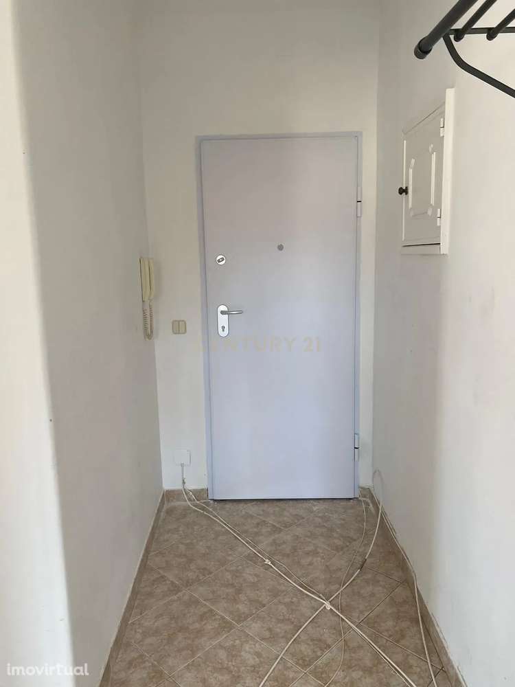 ARRENDAMENTO: T2 Semi-Remodelado | Forte da Casa | 89 m² - Grande imagem: 5/9