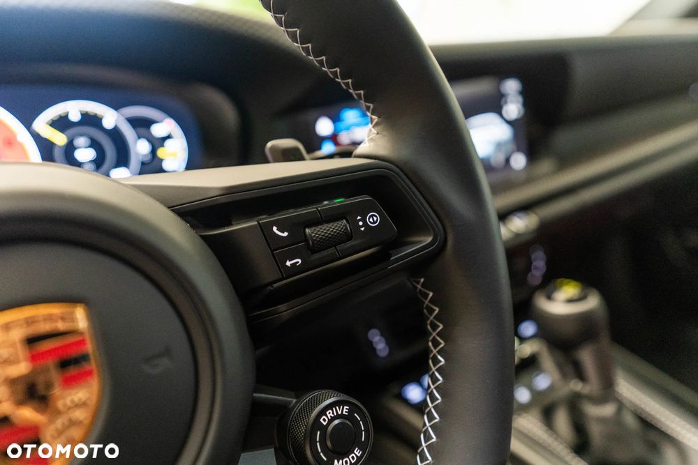 Porsche 911 GT3 Touring PDK - 17