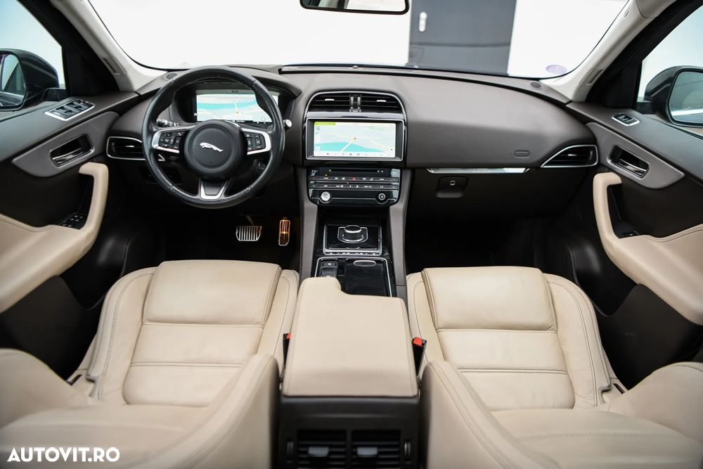 Jaguar F-Pace 25t AWD Portfolio - 7