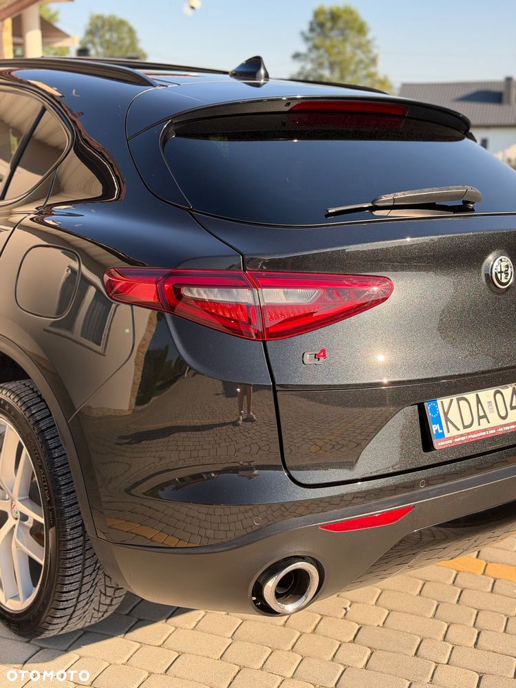 Alfa Romeo Stelvio 2.0 Turbo Veloce TI Q4 - 11