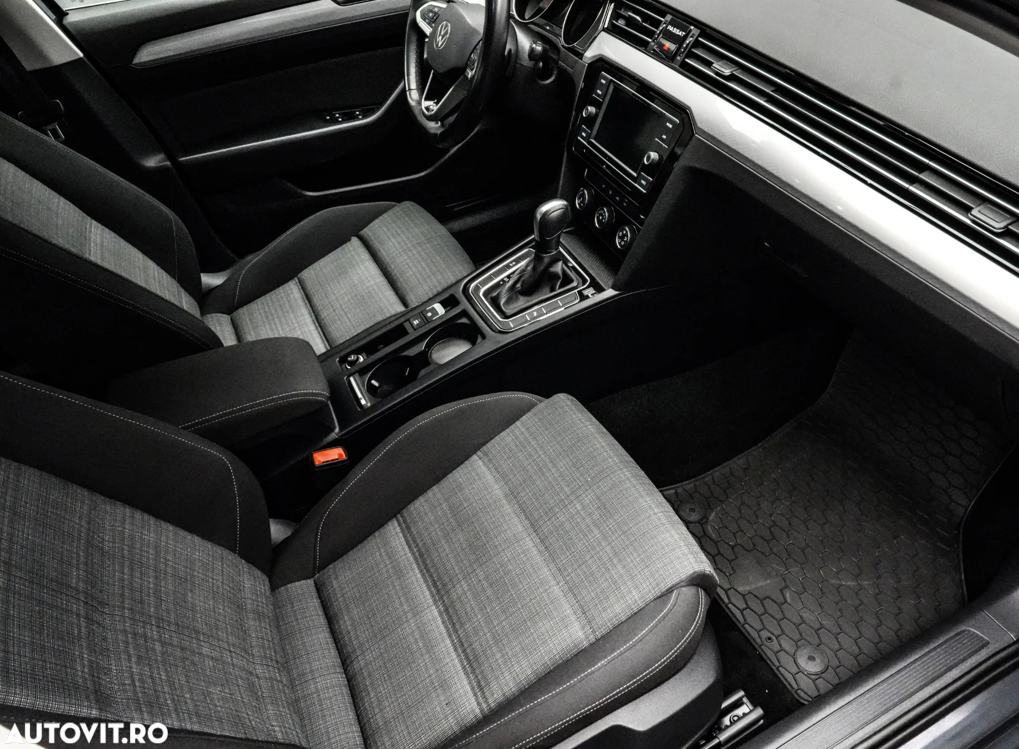 Volkswagen Passat 2.0 TDI DSG Trendline - 12