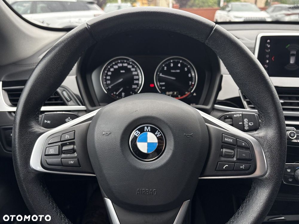 BMW X1 sDrive18i Sport Line - 18