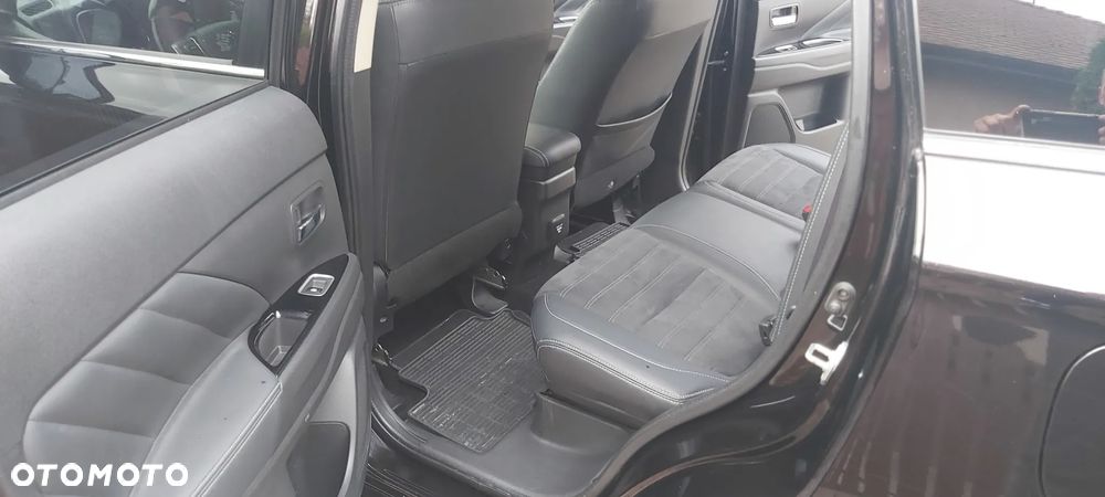 Mitsubishi Outlander - 22