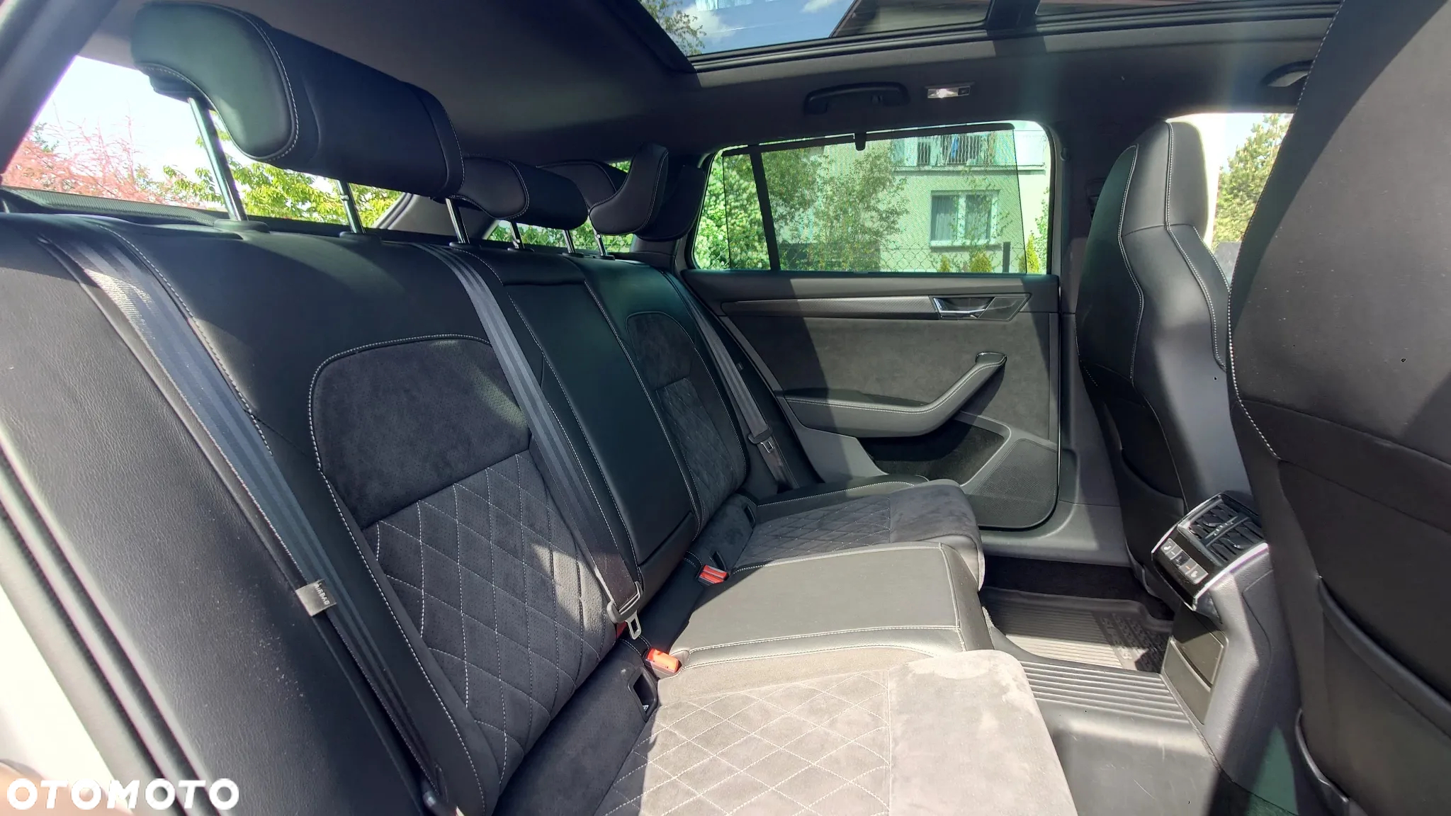 Skoda Superb 2.0 TDI SCR 4x4 Sportline DSG - 24