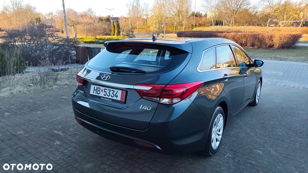 Hyundai i40 Kombi blue 1.6 Family+ - 17