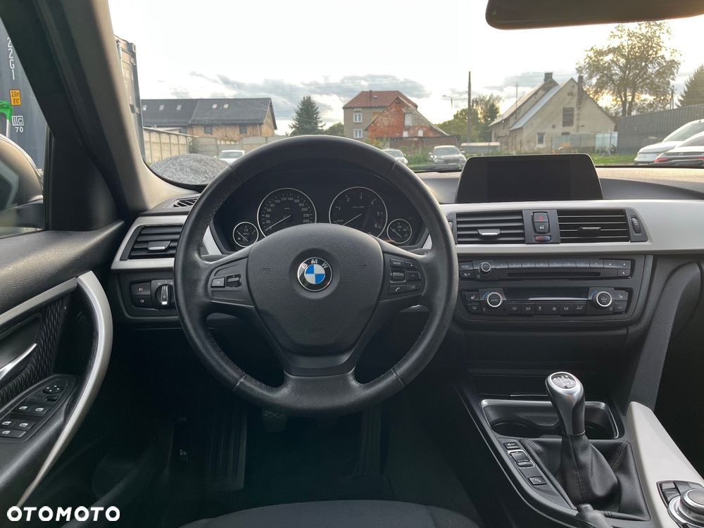 BMW Seria 3 318d - 10