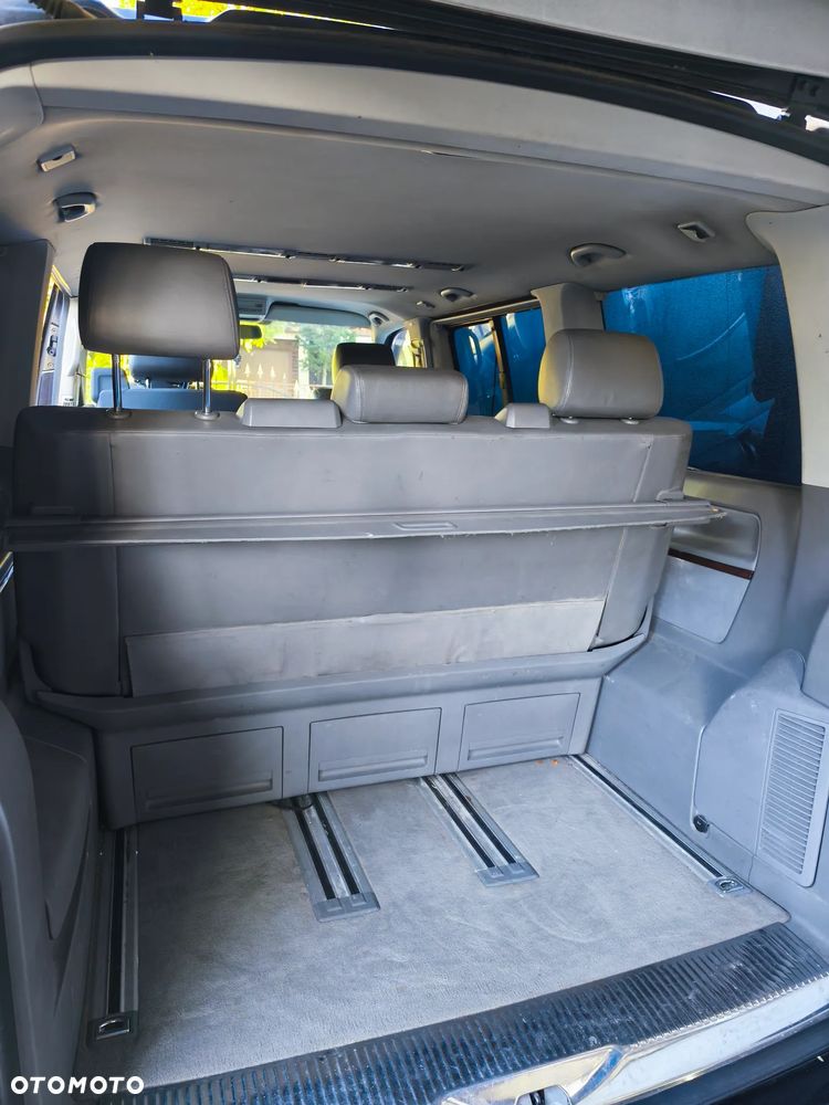 Volkswagen Multivan - 13