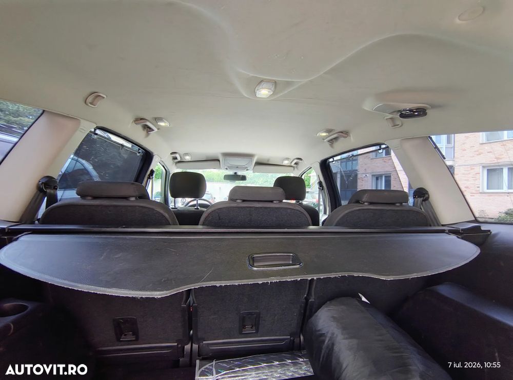 Ford S-Max - 12