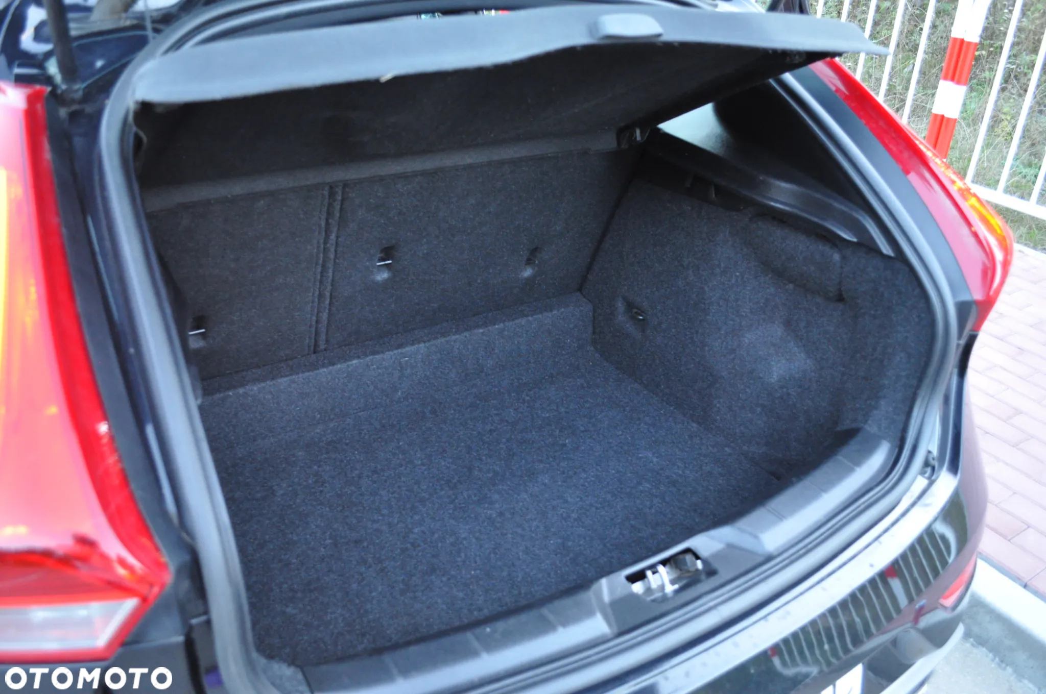 Volvo V40 D4 Drive-E R-Design Summum - 21