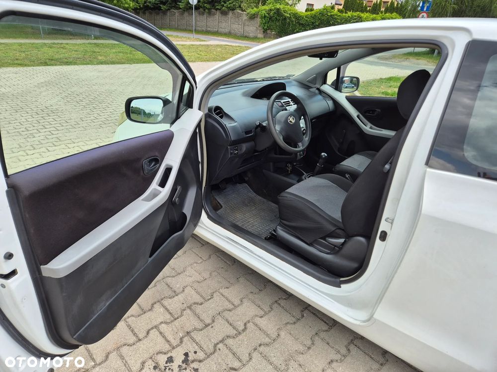 Toyota Yaris - 15