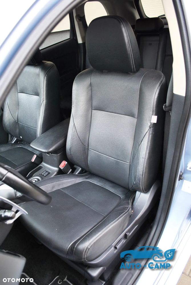 Mitsubishi Outlander Instyle NAVI + - 20