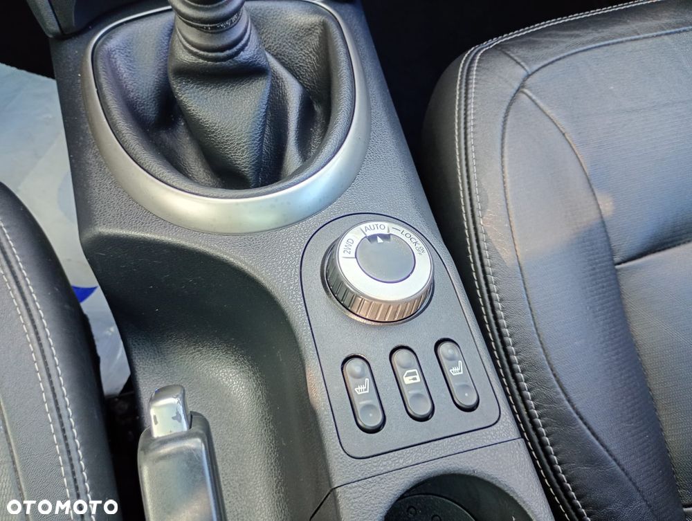 Nissan Qashqai 2.0 dCi 4 x 4 DPF tekna - 29