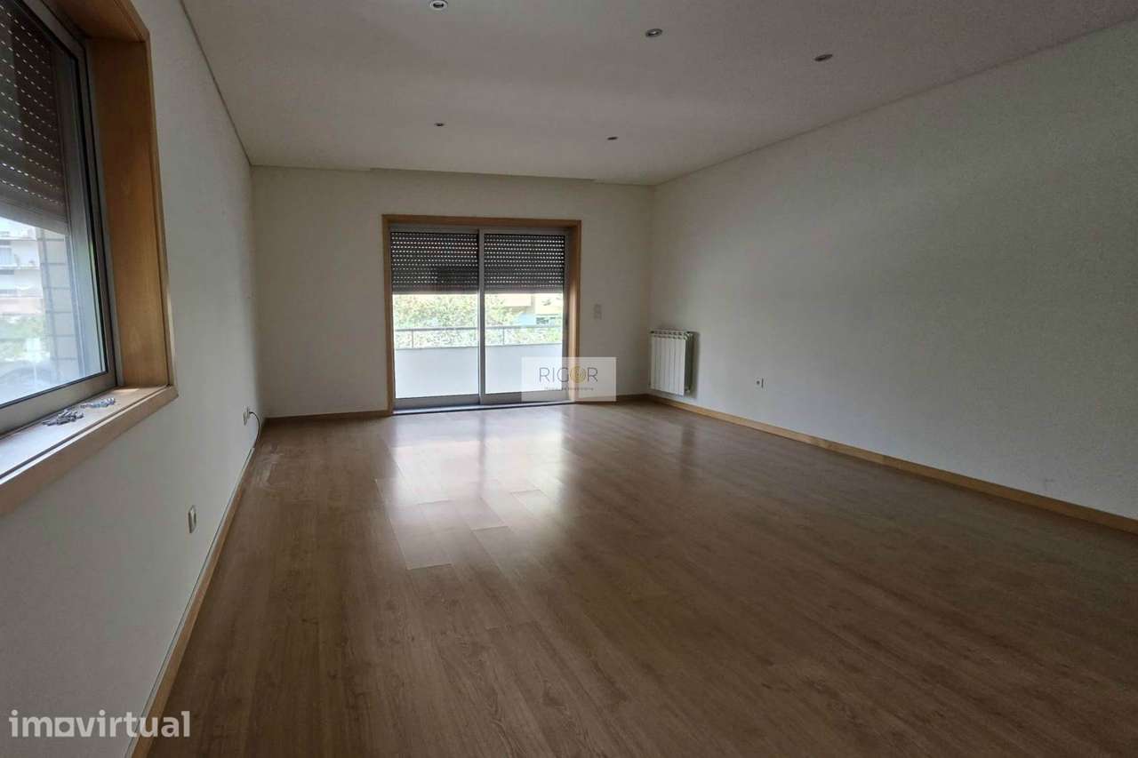 Apartamento T2+1 no Castelo da Maia à estação de Metro e Ismai. - Grande imagem: 2/19