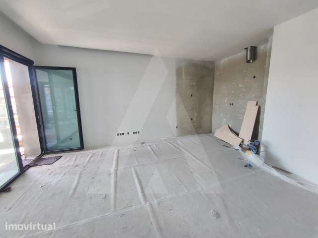 Apartamento T1 novo com varanda e lugar de garagem a 2 minutos da UA - Grande imagem: 3/16