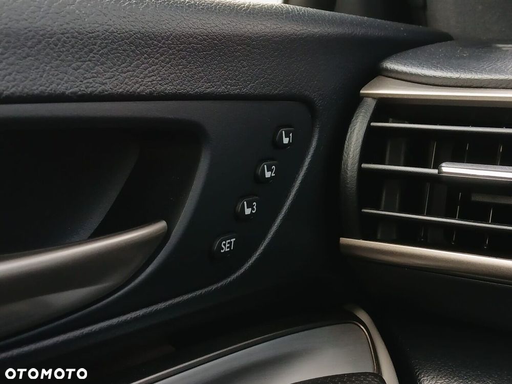 Lexus RC 200t / 300 F Sport - 37