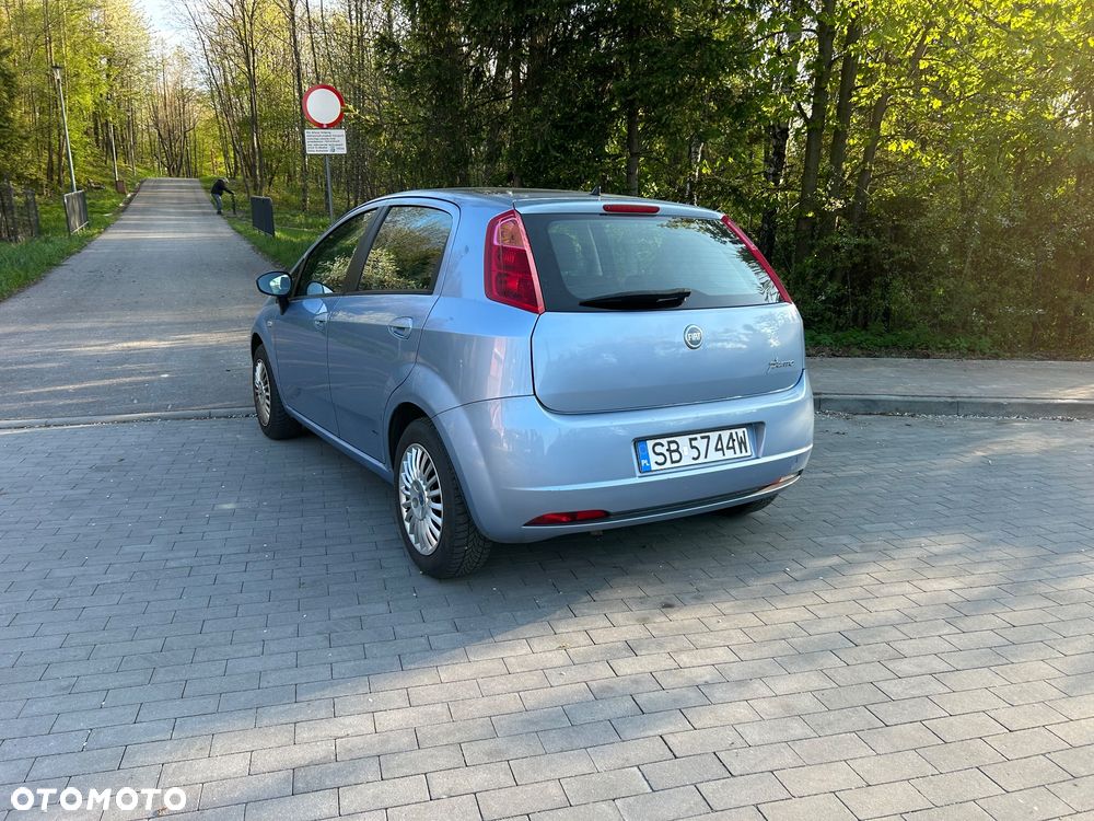 Fiat Grande Punto Actual 1.4 8V Estiva Blue&Me - 25
