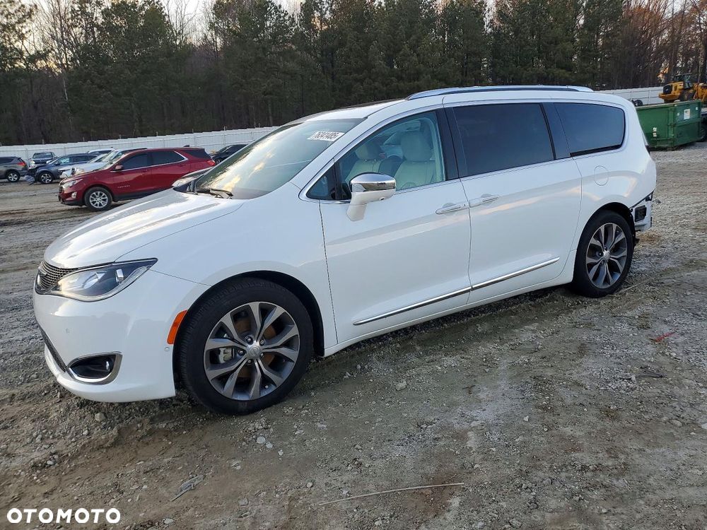 Chrysler Pacifica - 1