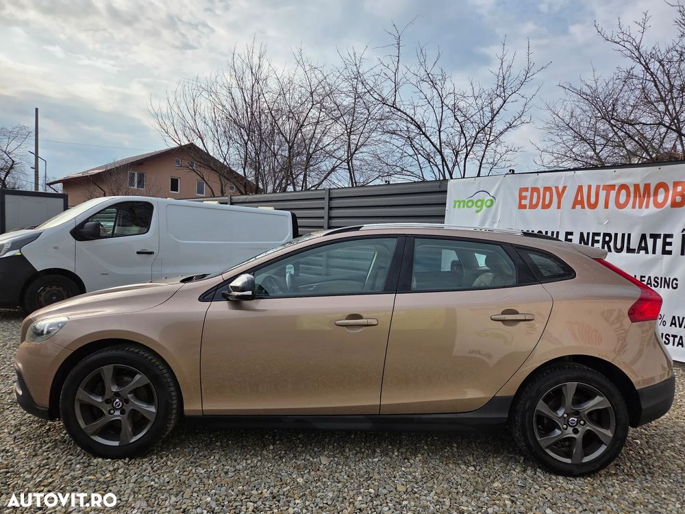 Volvo V40 D2 R Design - 12