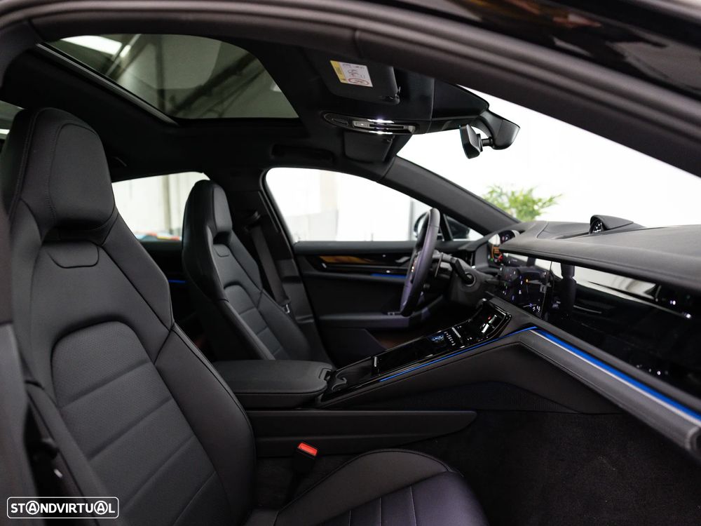 Porsche Panamera 4 E-Hybrid - 30