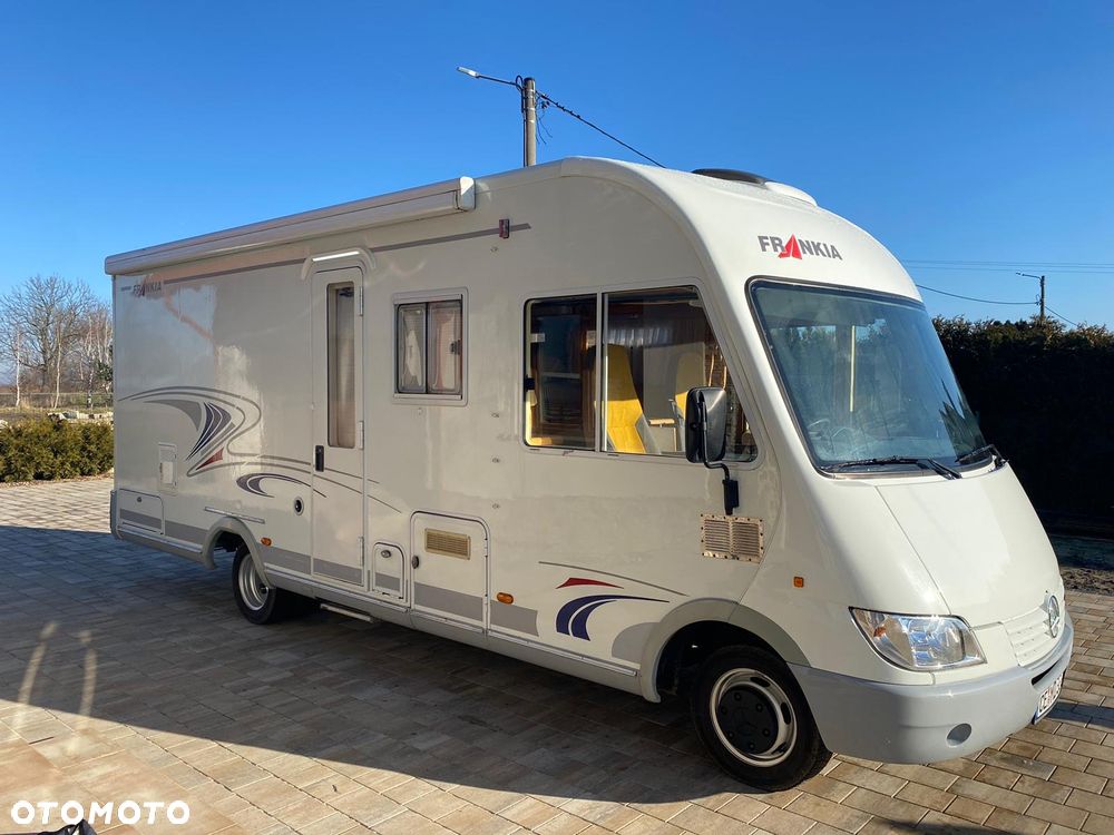 Mercedes-Benz Sprinter - 2