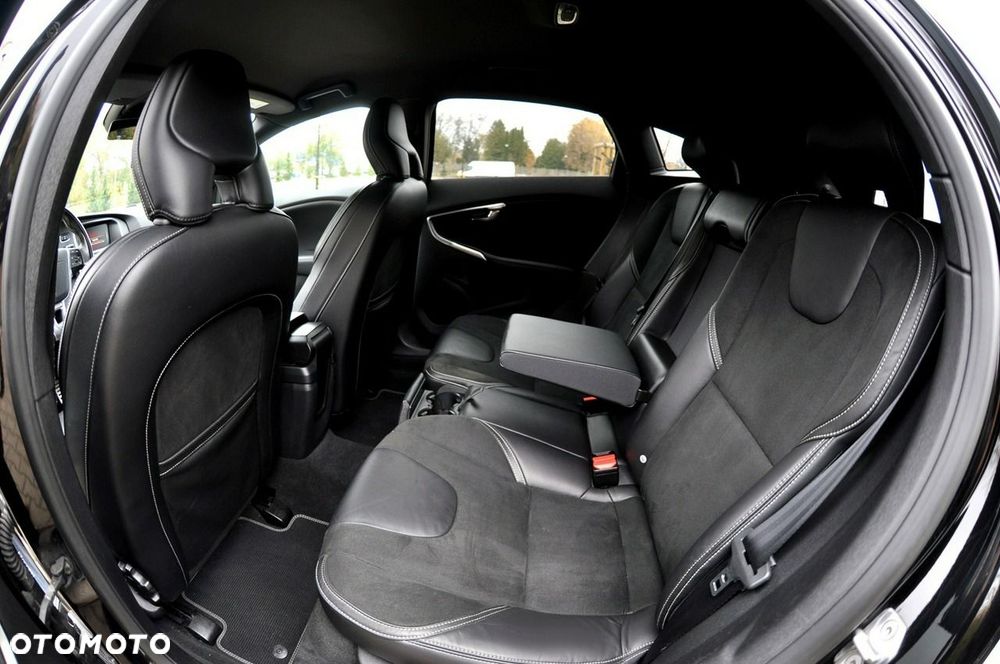Volvo V40 D2 Drive-E R-Design Momentum - 10