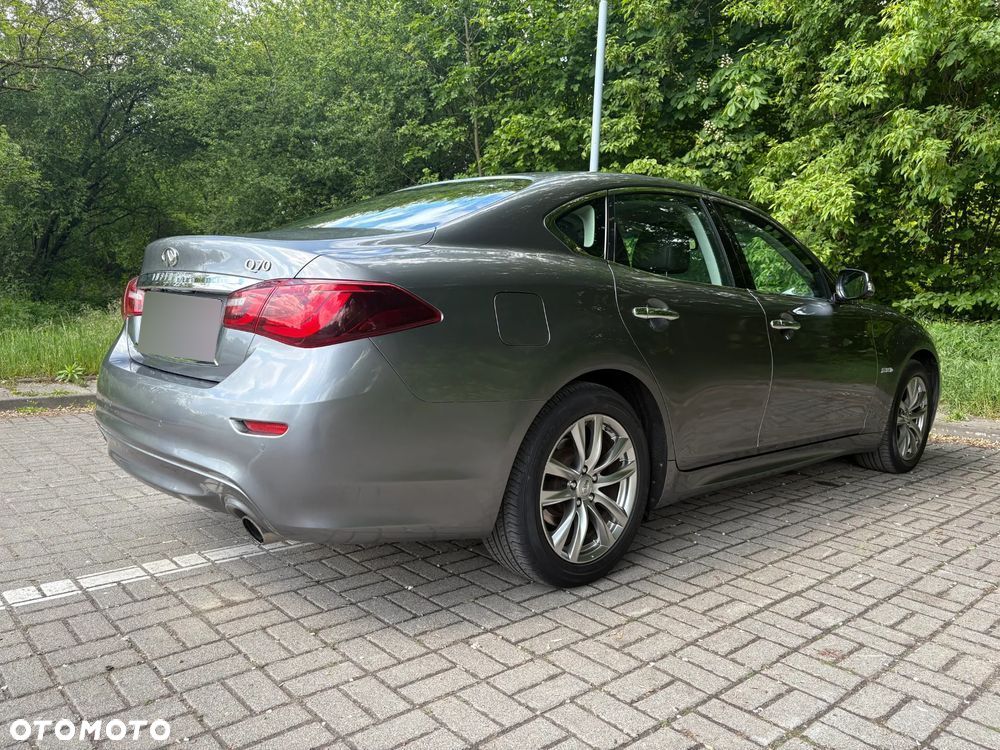 Infiniti Q70 Hybrid GT Premium - 11